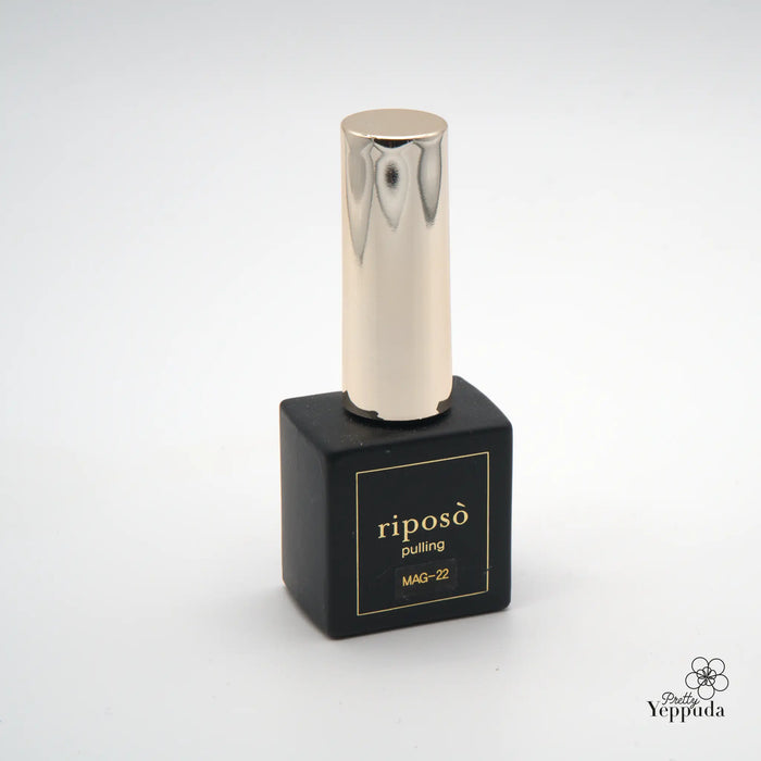 Elegant chrome-finished magnetic gel nail polish bottle for the Riposo Pulling Gleam Collection, offering a revolutionary one-step powder nail art experience with effortless beauty. Simplify your nail care routine and dive into the world of Pulling Gleam, a high-quality Riposo brand product.