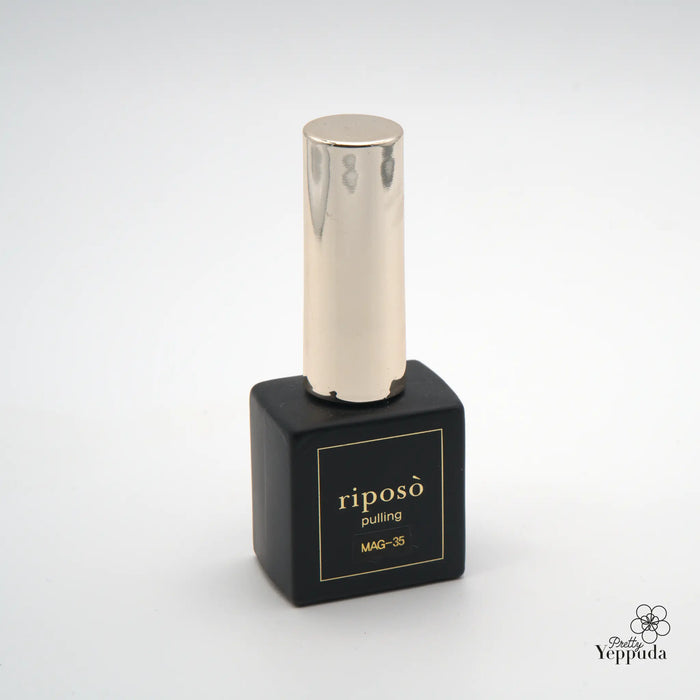 A shimmery, pastel-colored magnet gel from the RIPOSO Pulling Gleam C collection, presented in a sleek, elegant bottle with the brand's distinctive logo, showcasing the premium quality and attention to detail that characterizes this Shopify product.