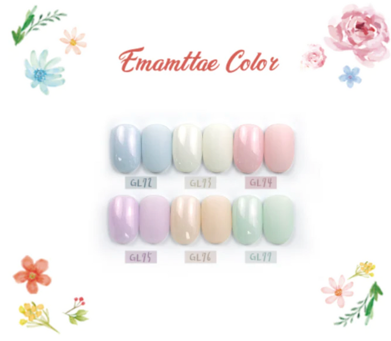 A vibrant array of pastel-hued syrup gels in shades ranging from calming blues and greens to soft pinks and lavenders, showcasing the beautiful color palette of the SHOWME Korea Emamttae Syrup Collection. This product offers a long-lasting, self-leveling consistency perfect for UV/LED curing in just 30 seconds, all packaged in a special boxed set with a color card for easy selection.