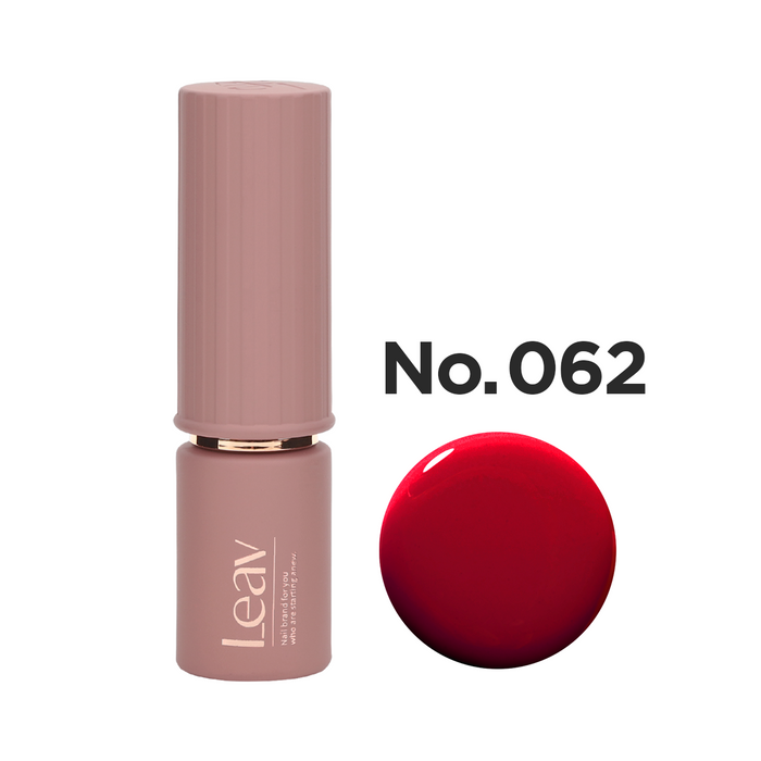 LEAV Color Gel LVN062 8ml - A vibrant and richly pigmented gel nail polish in a captivating red shade, offering a long-lasting, high-gloss finish that may vary slightly due to monitor resolution and image effects.