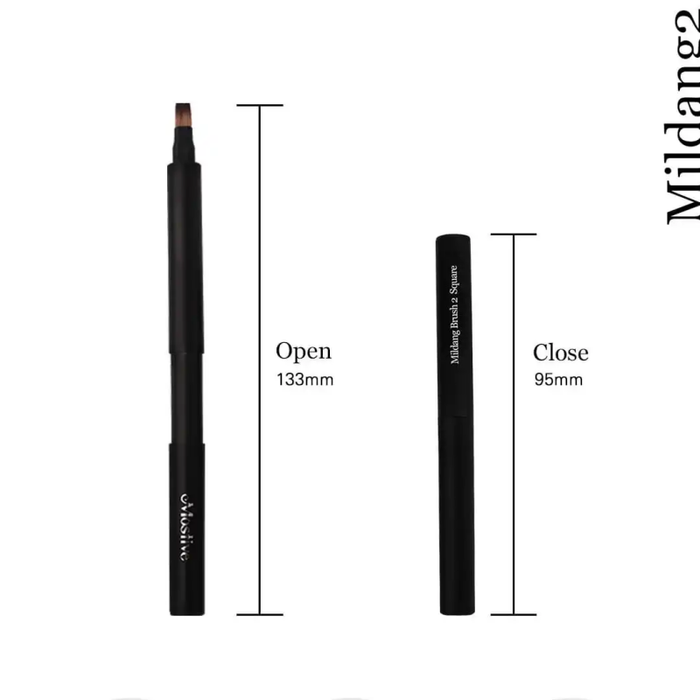 Mostive Mildang Brush Square #4 - A push-activated, retractable makeup brush that conveniently stores like a pen, offering a compact and practical solution for on-the-go touch-ups and application. Its unique design allows for effortless deployment and storage, making it an essential tool for the modern, discerning cosmetics enthusiast.