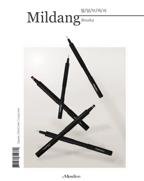 Mostive Mildang Brush Square #4 - A versatile makeup brush designed with a push mechanism for easy storage, allowing you to effortlessly access and use this essential beauty tool.