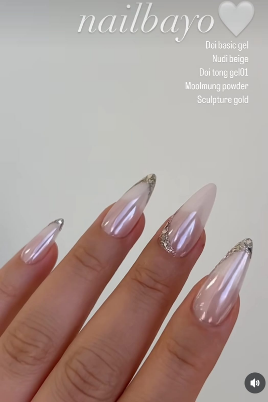 Elaborative alt text: The image showcases a Shopify product called "Nailbayo - Moolmung Powder," which comes with an applicator brush. The product features long, pointed, and iridescent nails adorned with a shimmering gold accent, highlighting the Nailbayo brand's signature nail care offerings, including gel, powder, and sculpture gold products.