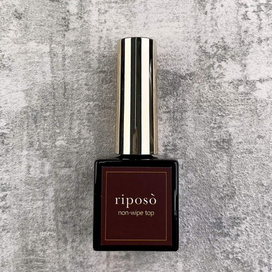 Elegant and long-lasting base gel for Shopify RIPOSO Non-Wipe Top, designed to adhere closely to nails without excess pressure, offering enhanced hardness and retention even on thin nails. Formulated to prevent pinholes and cratering while ensuring a smooth application with a perfect cure time.